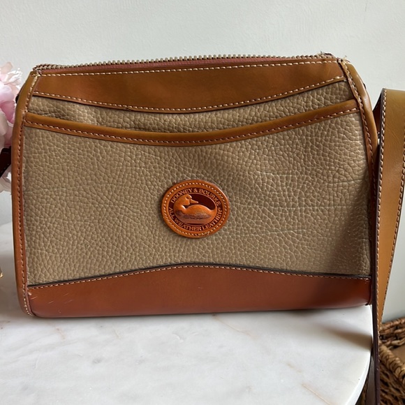 *Similar To* Vintage Dooney & Bourke Pebble Leather Purse - Picture 3 of 13